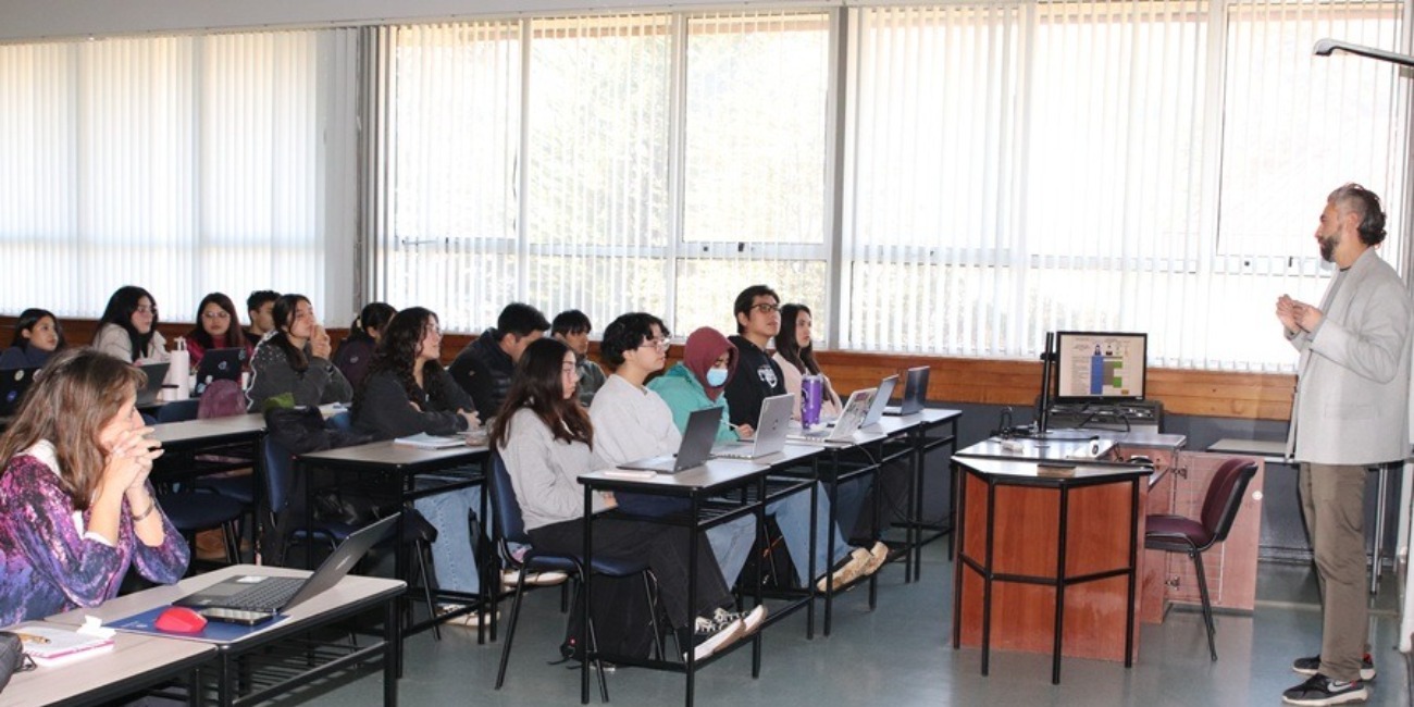 Estudiantes de Ingeniería Civil Ambiental UFRO se capacitan en el uso de plataforma para registrar emisiones y residuos de contaminantes